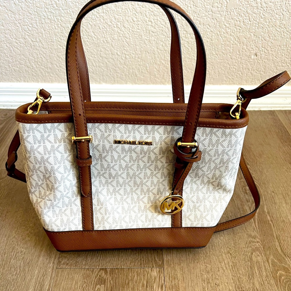 Small New (tag was ripped off) never used MK purse with shoulder strap.